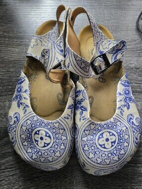 Calceo Blue and Beige Flowers Patterned Clogs